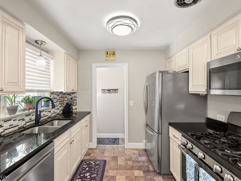 6559 W 130th Street, Parma Heights, OH 44130 Photo 8