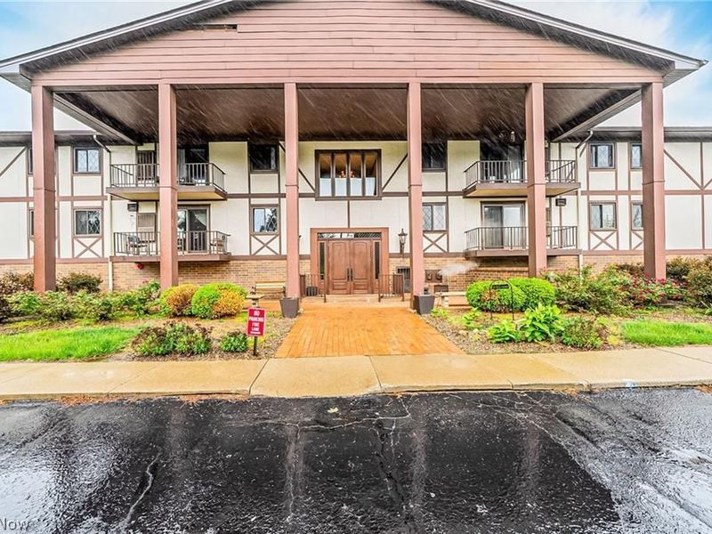 4948 Grace Road, Unit 127, North Olmsted, OH 44070 Photo 1