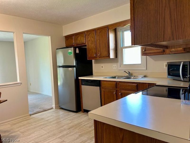 10556 Scottsdale Drive, Strongsville, OH 44136 Photo 6