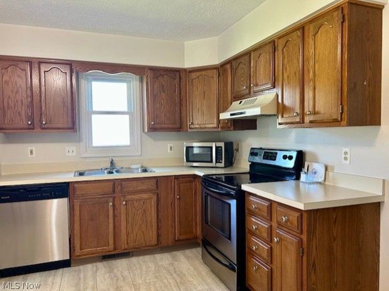 10556 Scottsdale Drive, Strongsville, OH 44136 Photo 7