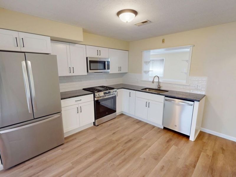 17900 Holland Road, Brook Park, OH 44142 Photo 12