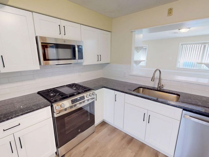 17900 Holland Road, Brook Park, OH 44142 Photo 13