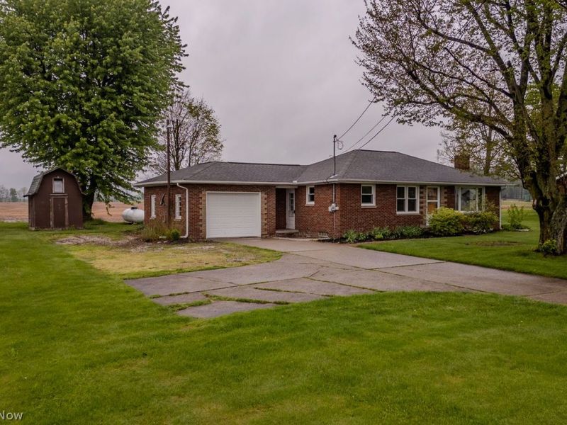 14067 Marlboro Avenue NE, Alliance, OH 44601 Photo 2