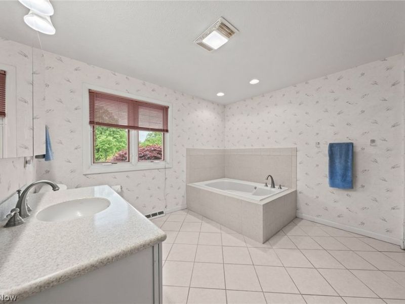 2417 Allen Boulevard, Beachwood, OH 44122 Photo 23