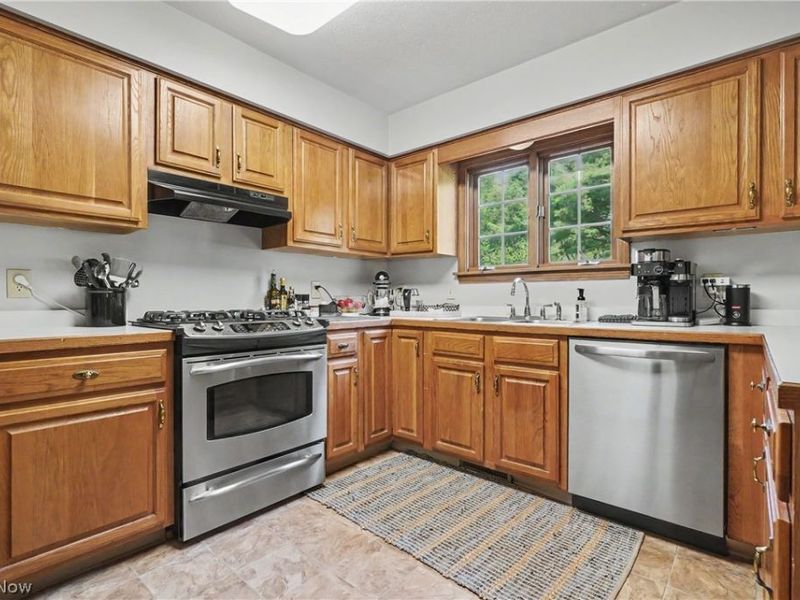 1031 Applegrove Street NW, North Canton, OH 44720 Photo 16