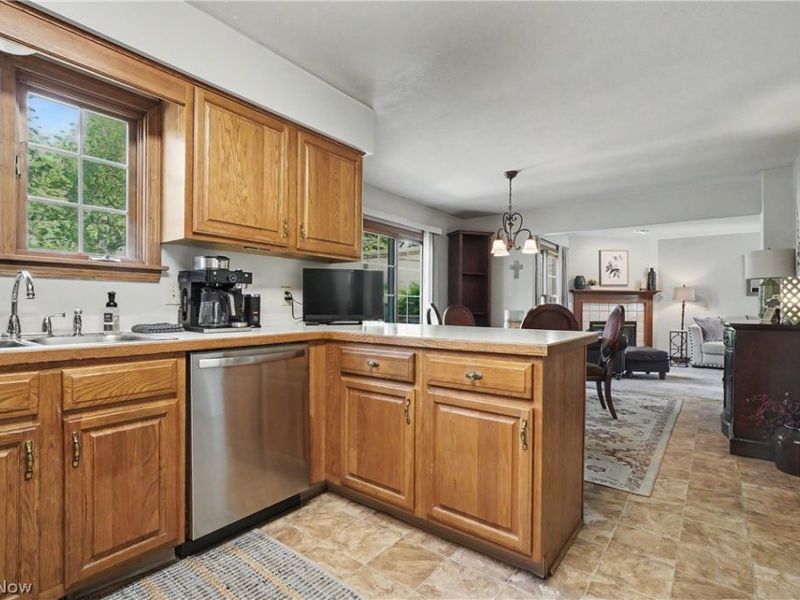 1031 Applegrove Street NW, North Canton, OH 44720 Photo 17