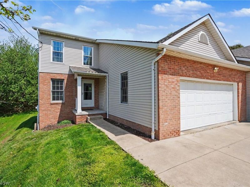 1031 Applegrove Street NW, North Canton, OH 44720 Photo 2
