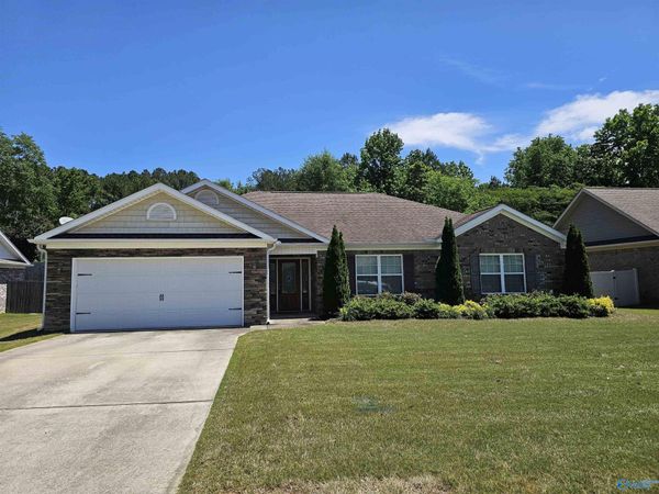 400 Dominion Drive SE, Hartselle, AL 35640
