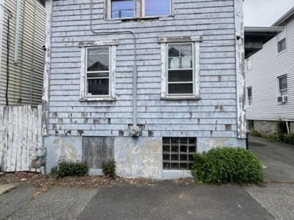 67 Delano St, New Bedford, MA 02744