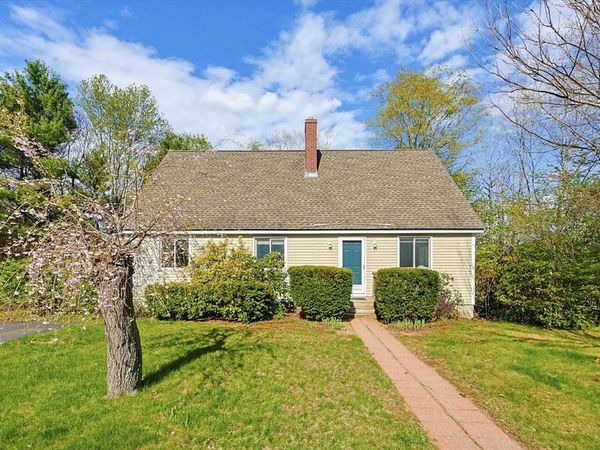 1 Cheyenne Dr, Hubbardston, MA 01452