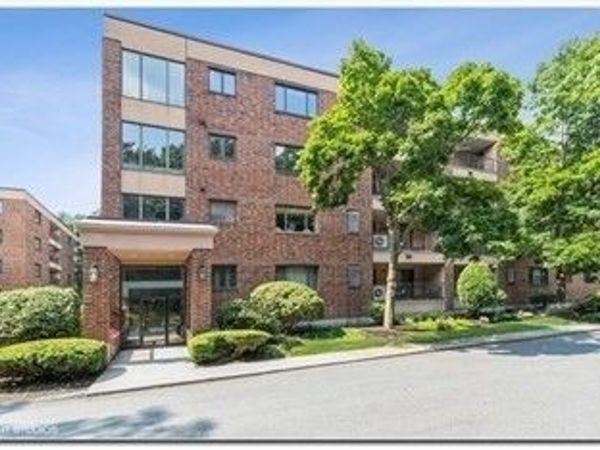 9 Ledgewood Way, Unit 29, Peabody, MA 01960