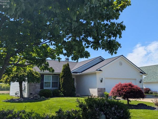 331 Country Meadows Drive, Oak Harbor, OH 43449