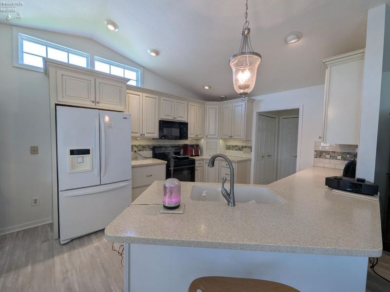 331 Country Meadows Drive, Oak Harbor, OH 43449 Photo 10