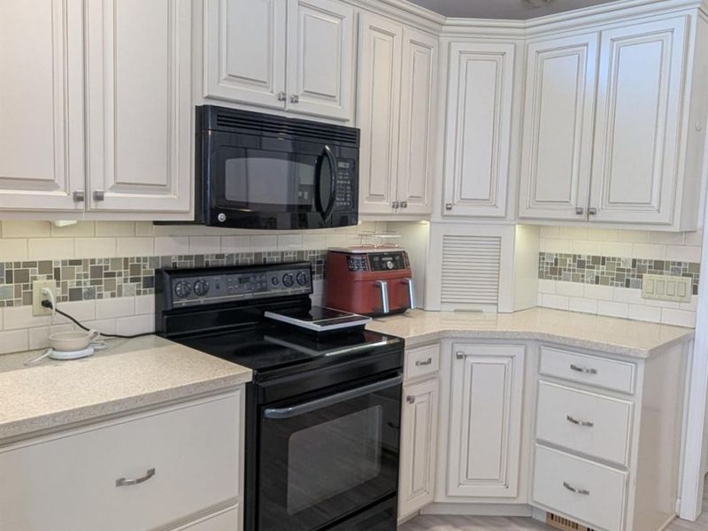 331 Country Meadows Drive, Oak Harbor, OH 43449 Photo 11