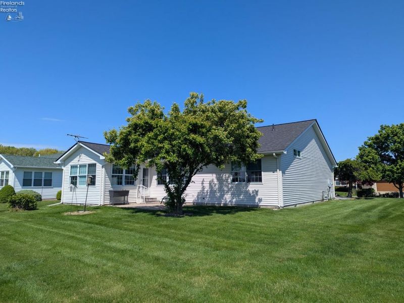 331 Country Meadows Drive, Oak Harbor, OH 43449 Photo 19
