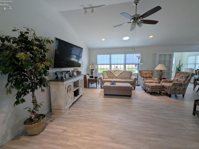 331 Country Meadows Drive, Oak Harbor, OH 43449 Photo 6