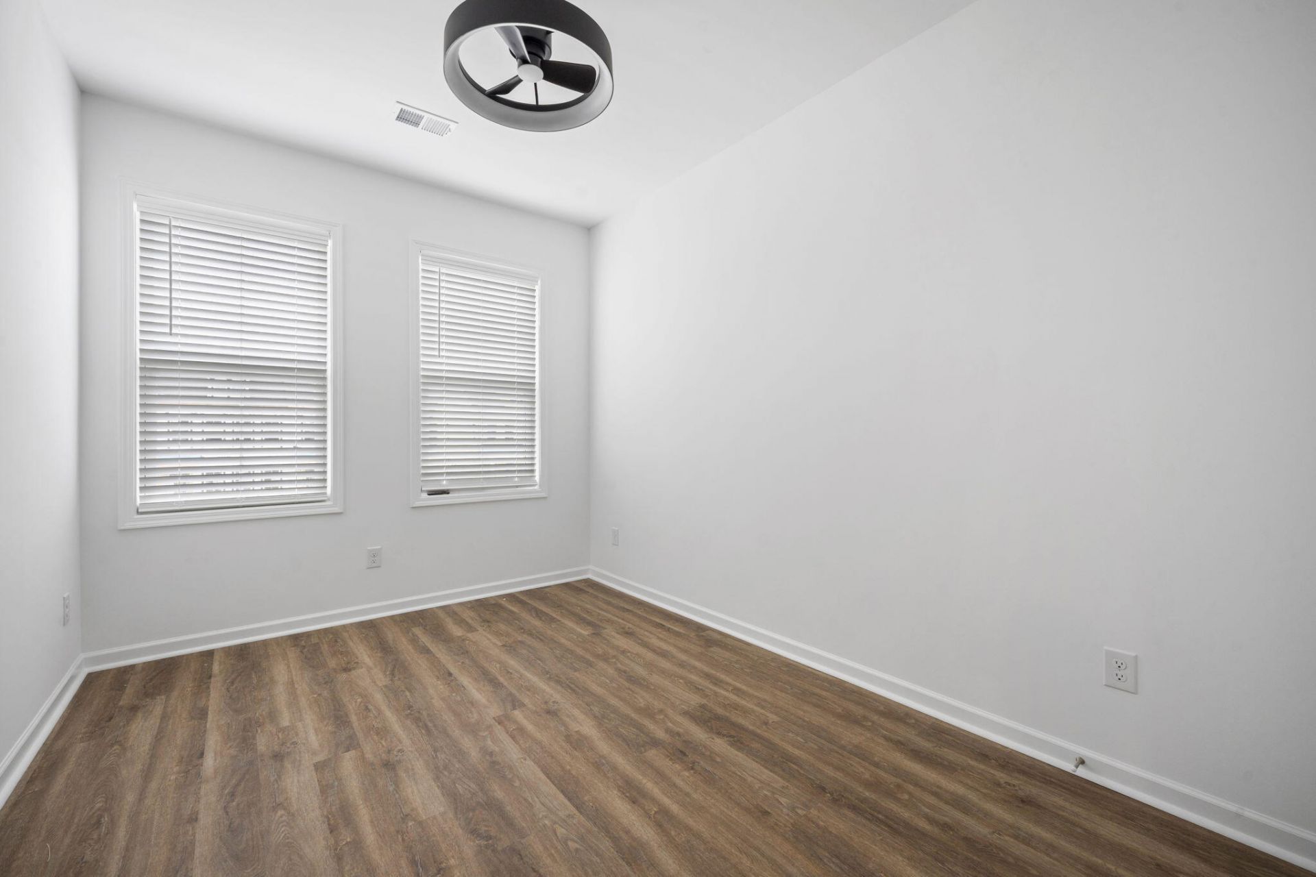 762 Blueway Avenue Photo 10