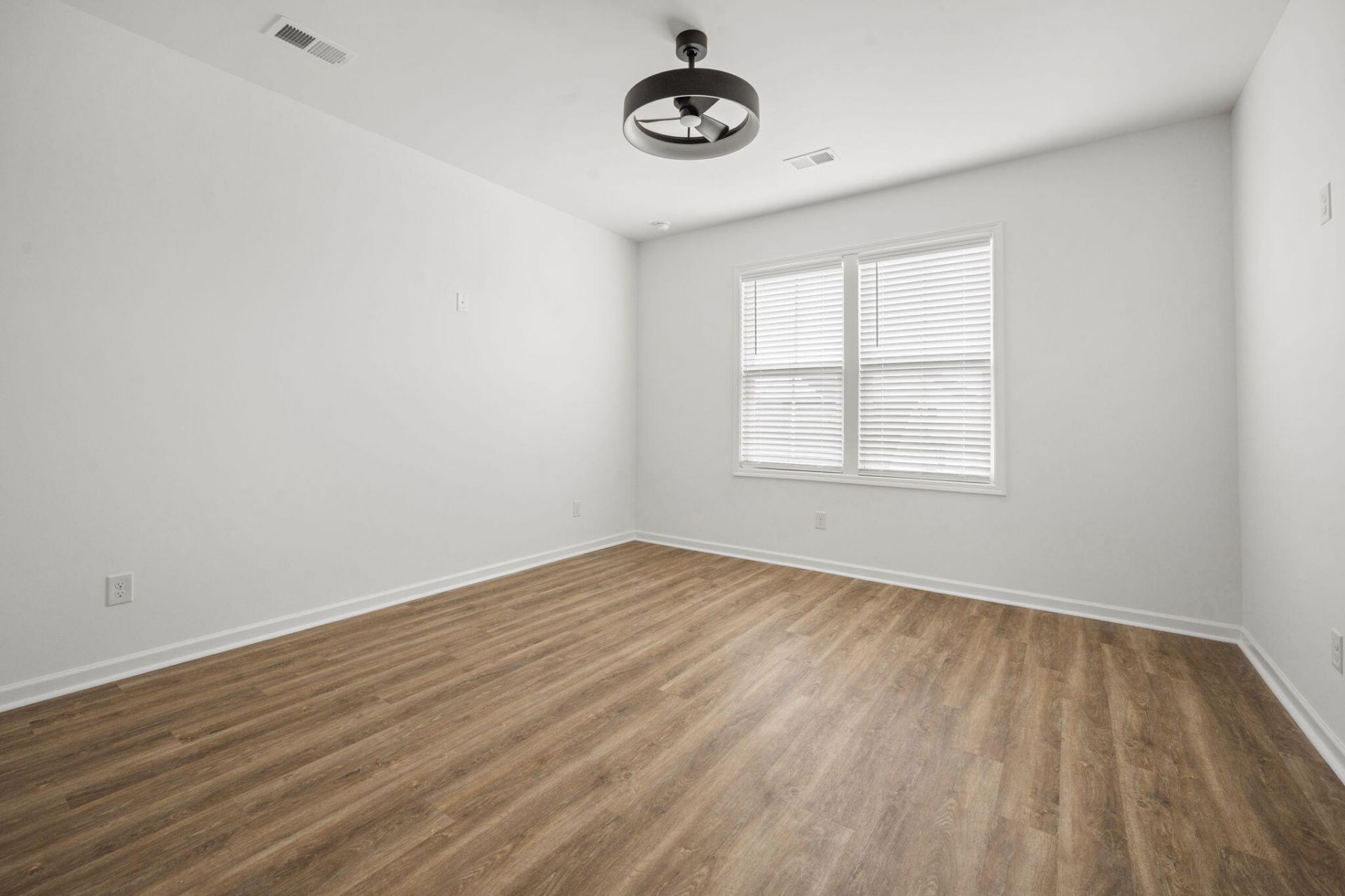 762 Blueway Avenue Photo 11