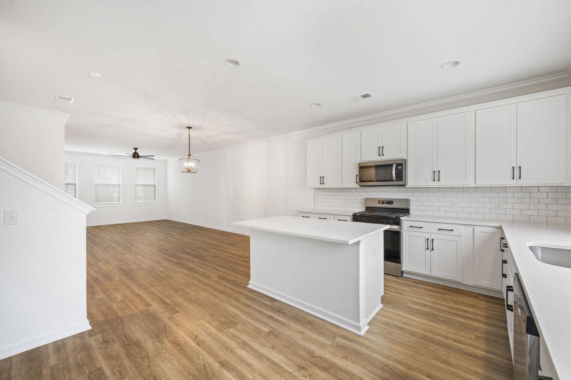 762 Blueway Avenue Photo 17