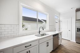762 Blueway Avenue photo 4