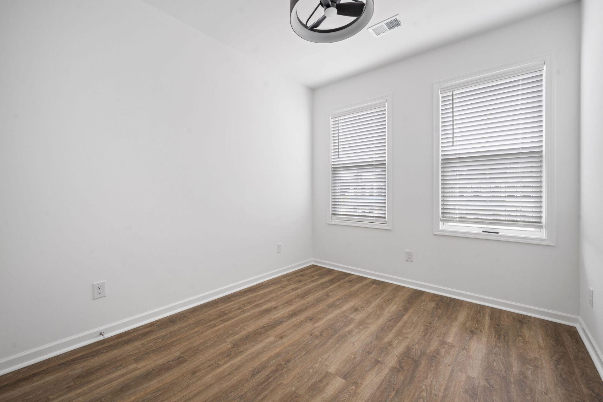 762 Blueway Avenue Photo 9