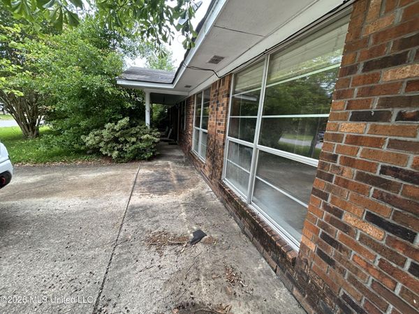2074 Trailwood Drive, Biloxi, MS 39532