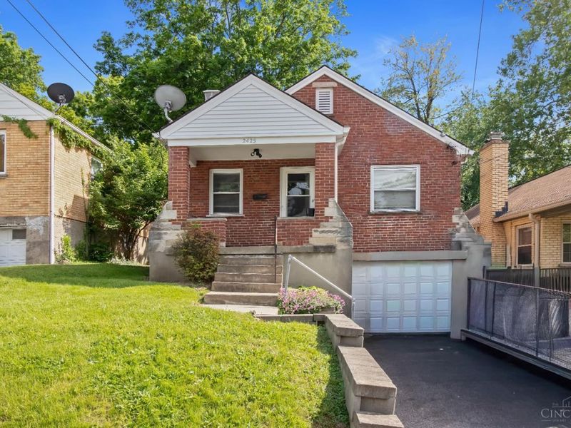 2425 St Albans Avenue, Golf Manor, OH 45237 Photo 1