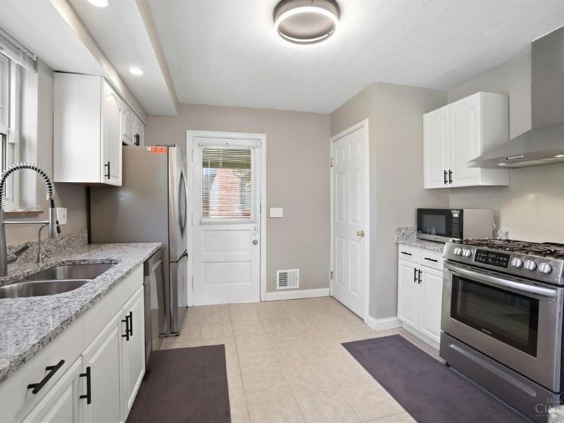 4157 Paxton Woods Lane, Cincinnati, OH 45209 Photo 17