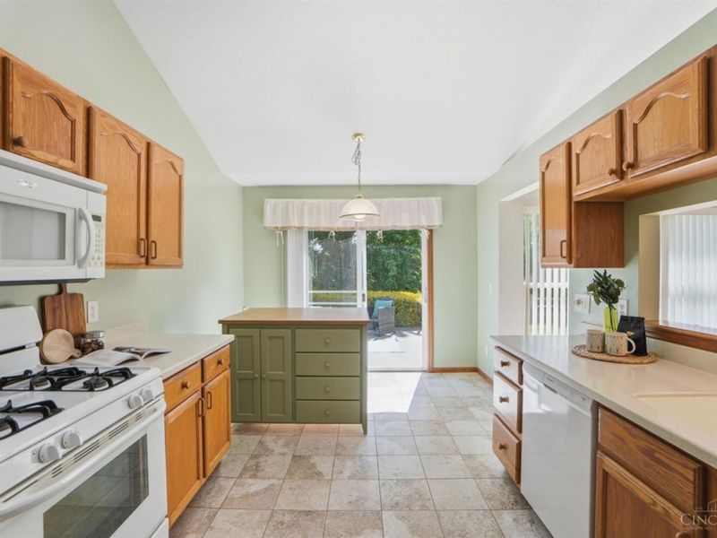 7750 Crystal Lake Lane, Hamilton Twp, OH 45039 Photo 11