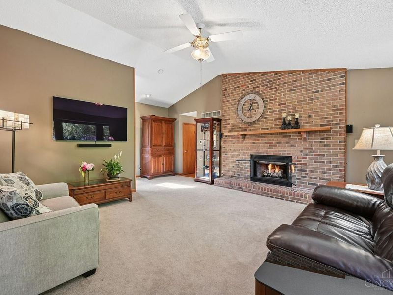 6402 Shannon Drive, Fairfield Twp, OH 45011 Photo 4