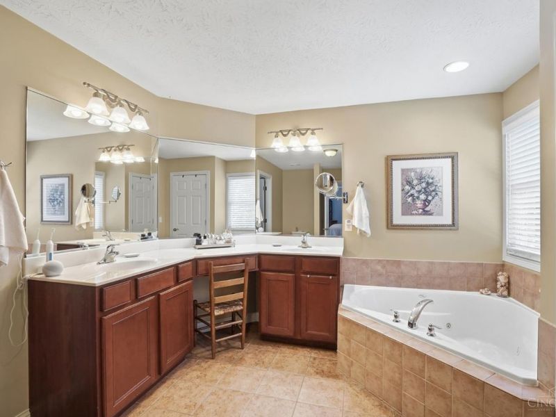 5604 Oak View Drive, Hamilton Twp, OH 45039 Photo 40