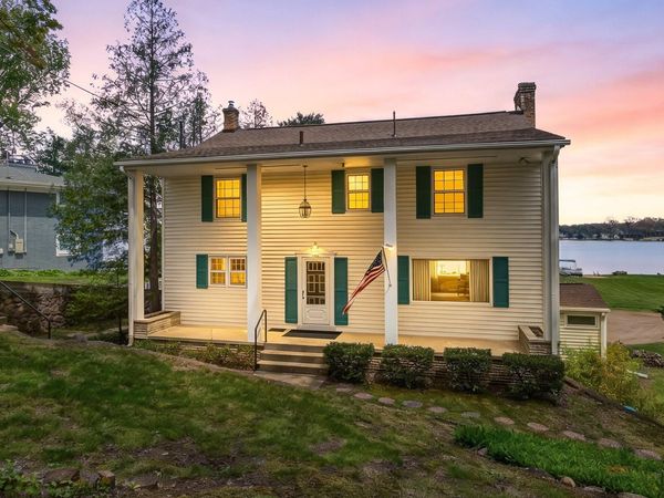 434 Crooked Lake Drive W, Kalamazoo, MI 49009