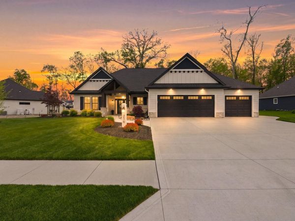 216 Anmer Hall, Fort Wayne, IN 46845