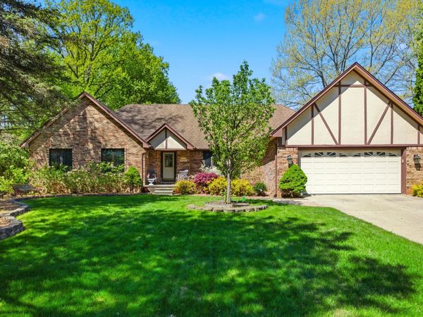 48797 Lansdowne Court, Shelby Twp, MI 48317