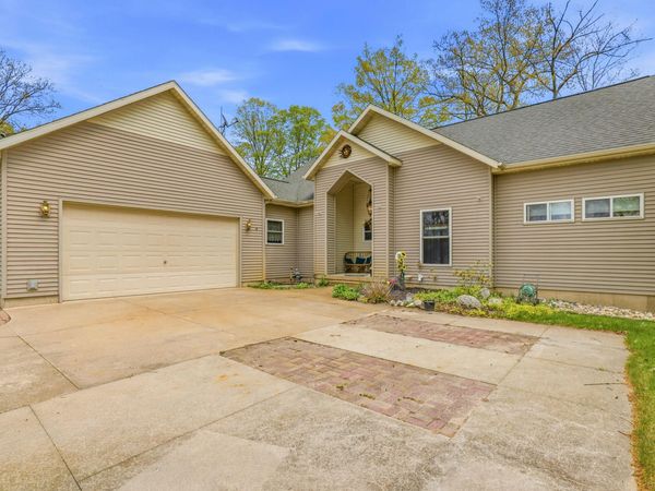 5550 Cozy Point Drive, Newaygo, MI 49337