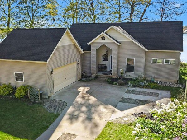 5550 Cozy Point Drive, Newaygo, MI 49337