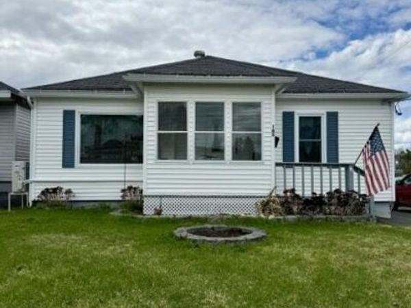 165 12th Avenue , Madawaska, ME 04756