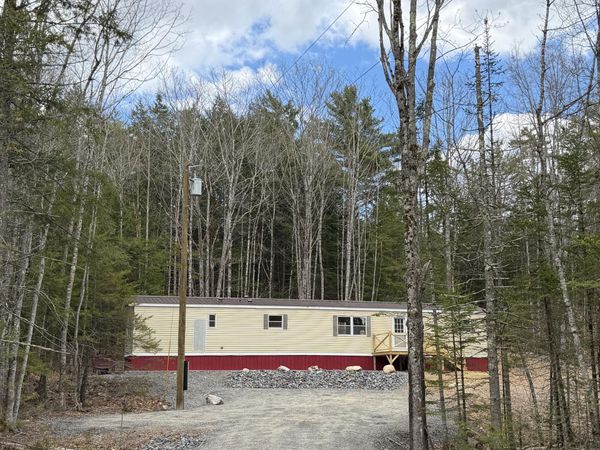 896 Middle Road , Dresden, ME 04342