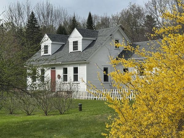 1061 High Street , West Gardiner, ME 04345