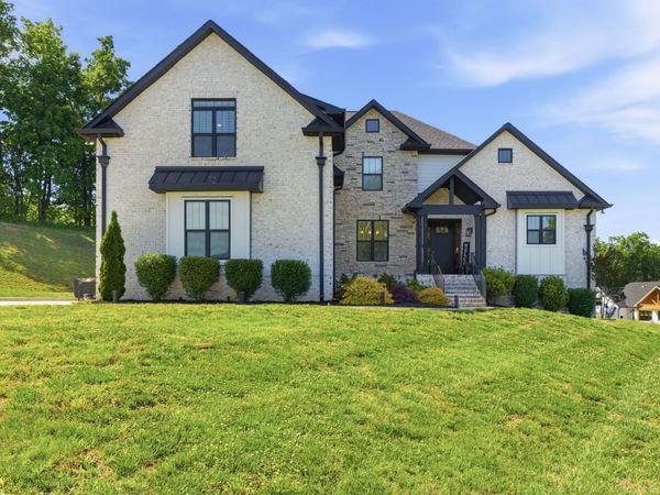 1802 Belclare Cir, Lebanon, TN 37087