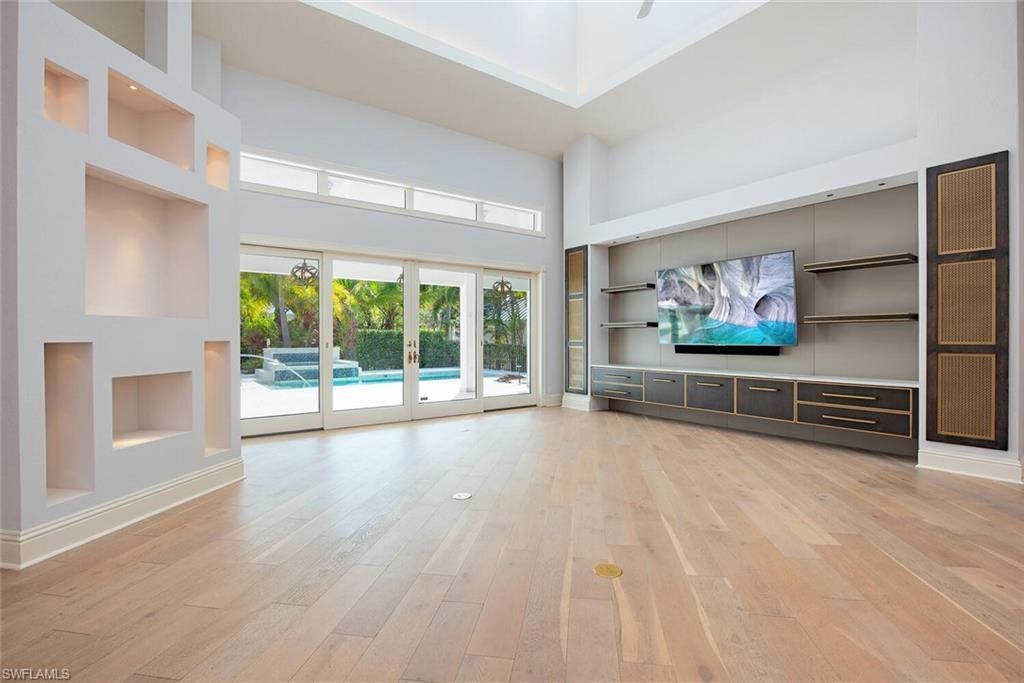 180 7th Ave S, Naples, FL 34102 Photo