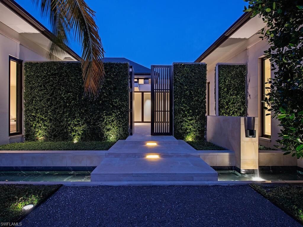 3655 Fort Charles Dr , Naples, FL 34102 Photo