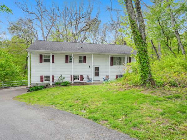 82 Roosevelt Road , Hyde Park, NY 12538