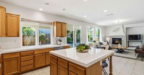 401 Mount Darwin Ct, Roseville, CA 95747 Photo