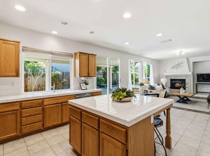 401 Mount Darwin Ct, Roseville, CA 95747 Photo