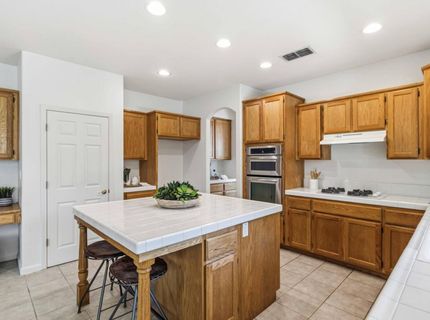 401 Mount Darwin Ct, Roseville, CA 95747 Photo