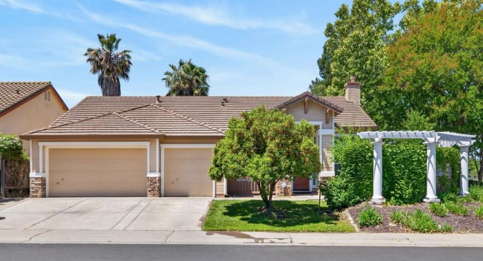 8406 Alameda Park Dr, Elk Grove, CA 95624 Photo