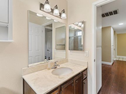 8951 Lansdowne Ct, Elk Grove, CA 95624 Photo