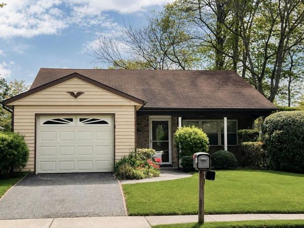 257 Edinburgh Drive , Ridge, NY 11961