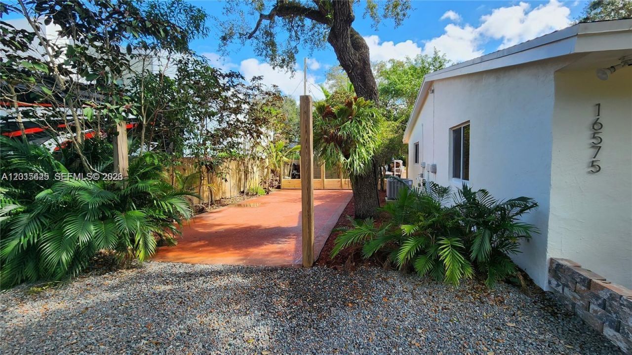 16575 Old Cutler Rd , Unit 16575, Palmetto Bay, FL 33157 Photo